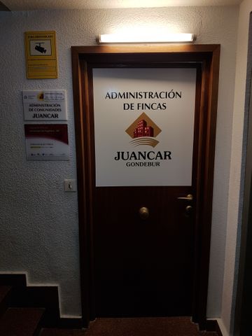 Puerta de oficina de administrador 